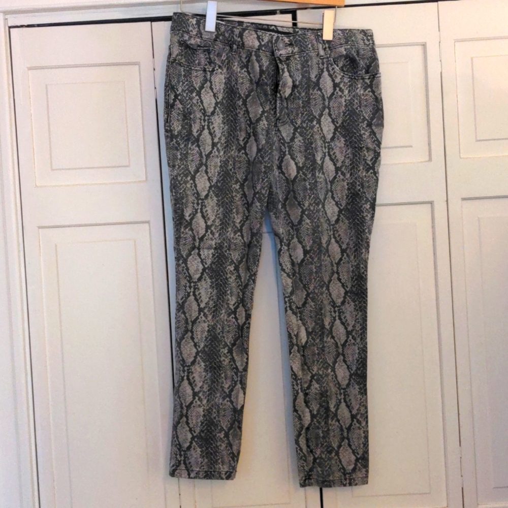 ⭐ 2/ $12 Express size 12L snake print jean pants